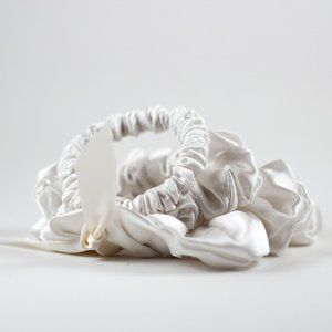 100% 3pc Mulberry Silk Scrunchies Set in White/Pearl